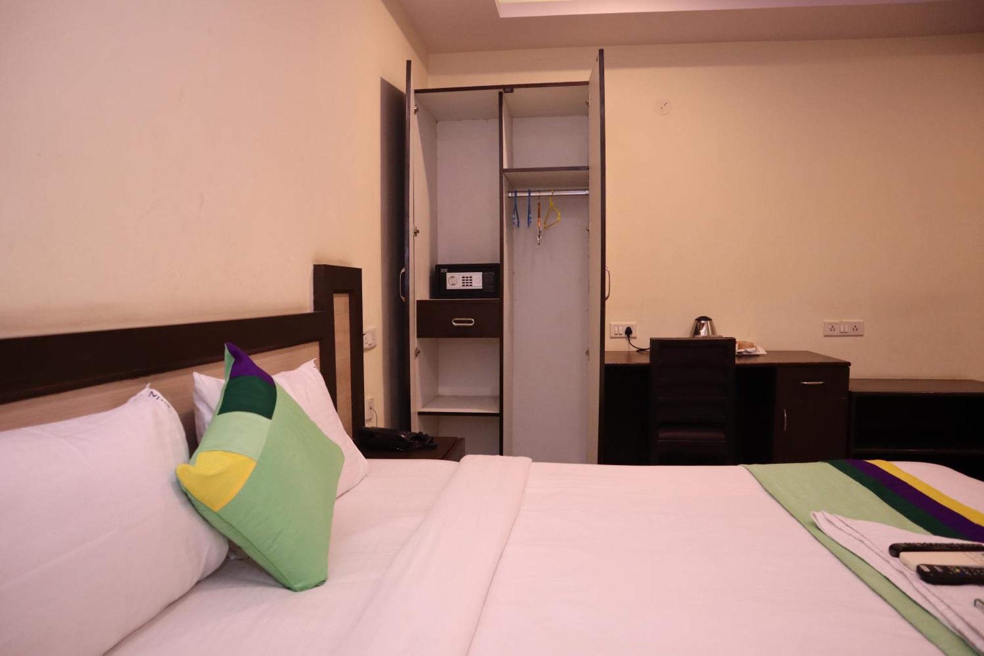 Millennium Plaza Hotel Kammasandra Luaran gambar
